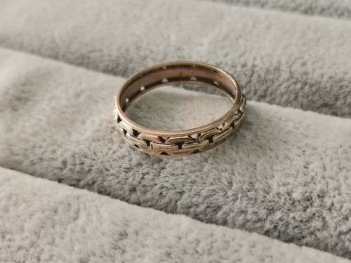Unique 9ct Gold Ring