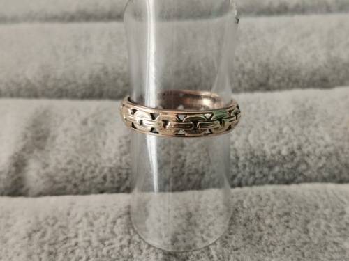 Unique 9ct Gold Ring