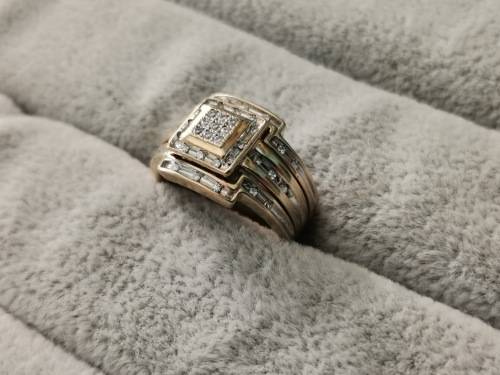 9ct Gold Diamond Ring