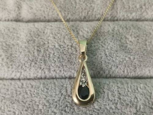 Stunning 9ct Gold Necklace