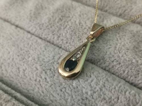 Stunning 9ct Gold Necklace