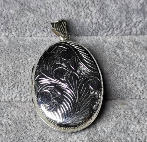 DISCOUNT!!! Detailed Silver Locket Pendant