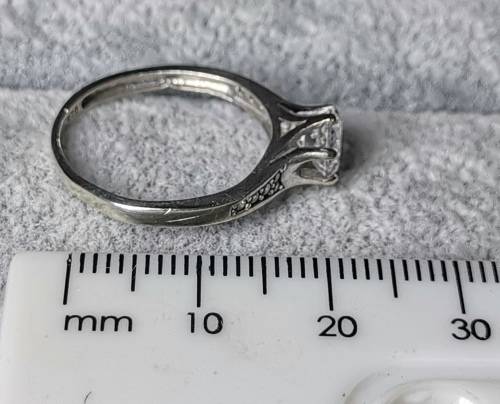 *R1 Auction* Cute Silver Ring