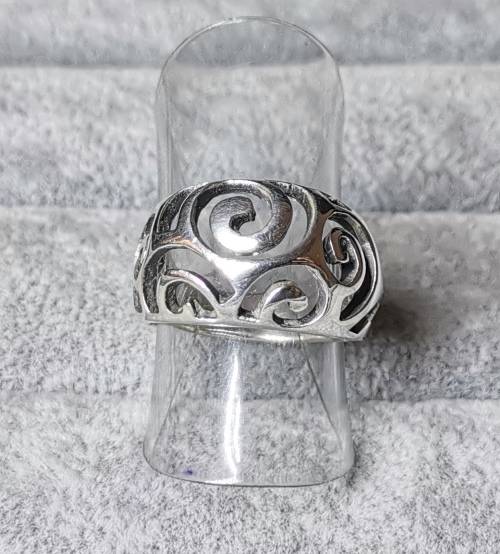 DISCOUNT!!! Swirly Silver Ring