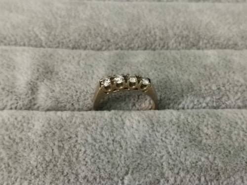 Stunning 9ct Gold Diamond Ring
