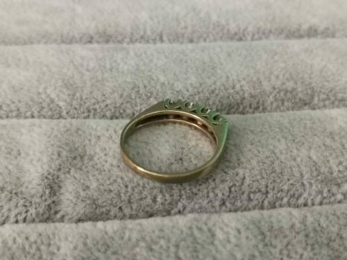 Stunning 9ct Gold Diamond Ring