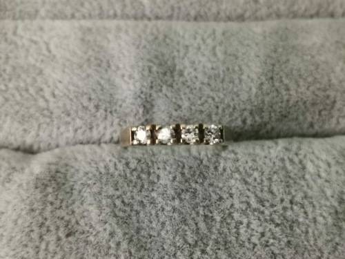 Stunning 9ct Gold Diamond Ring