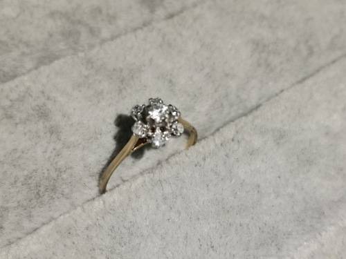 Stunning 14ct Gold Diamond Ring