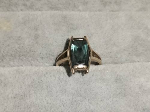 Stunning 9ct Gold Alexandrite Ring