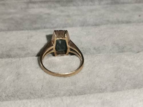 Stunning 9ct Gold Alexandrite Ring