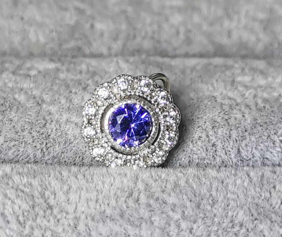 Dazzling Silver Pendant
