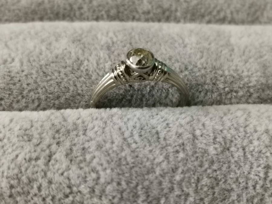 18ct Gold and Diamond Ring