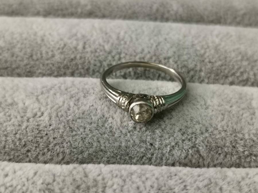 18ct Gold and Diamond Ring