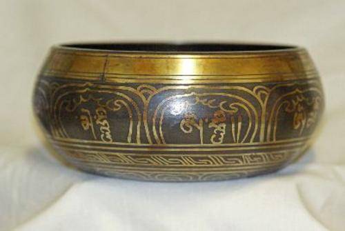 NEPAL - 7' DIAMETER BRASS ANTIQUATE DORJE SINGING BOWL