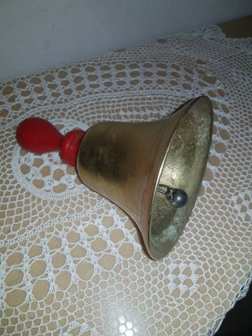 STUNNING VINTAGE BRASS BELL WITH WOODEN HANDLE