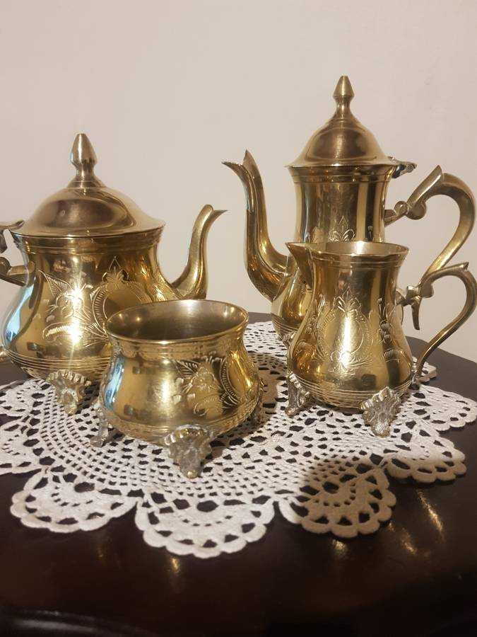 VINTAGE BRASS TEA/COFFEE SET IN PRISTINE CONDITION
