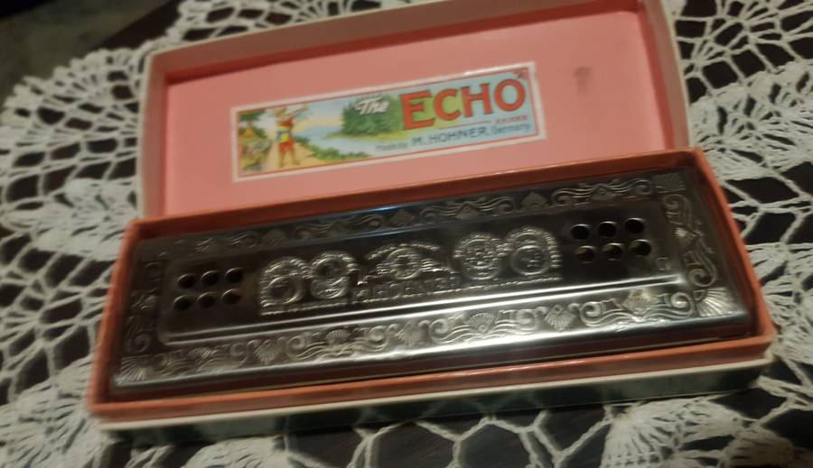 STUNNING VINTAGE HARMONICA M.HONER ECHO DOUBLE SIDED PLAYING