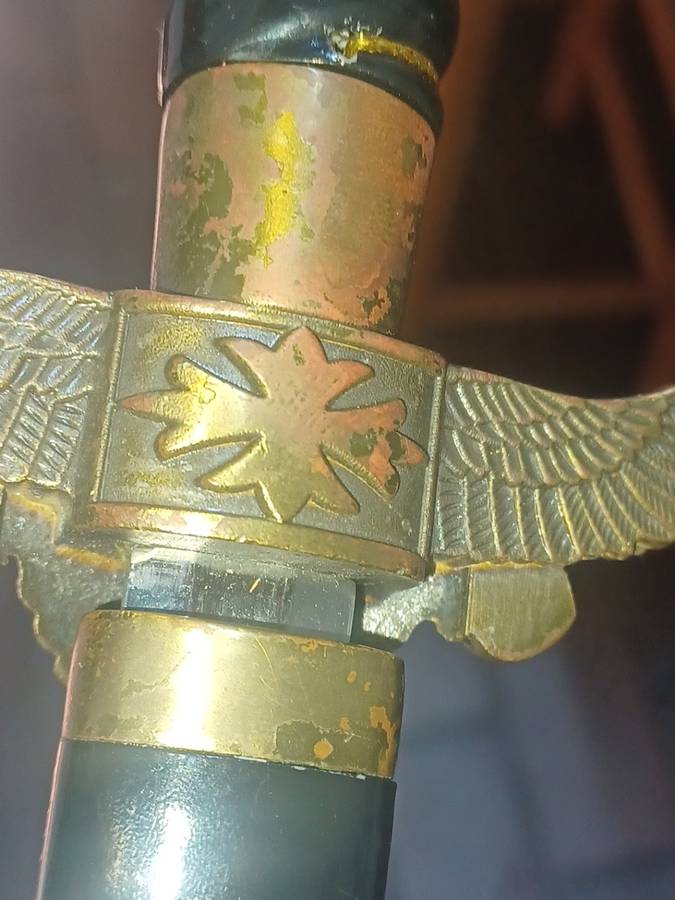 STUNNING ANTIQUE DISPLAY OFFICER SWORD