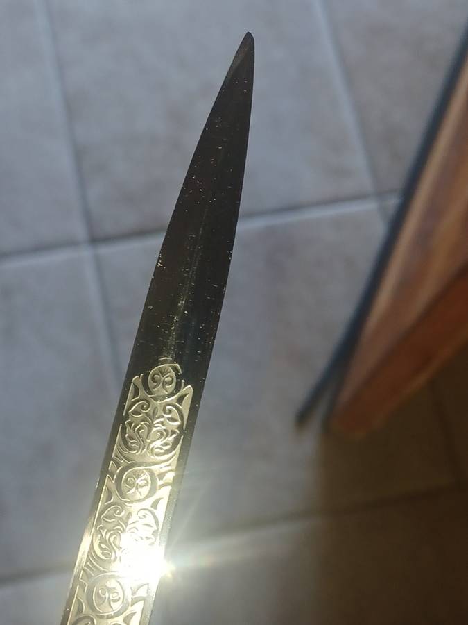 STUNNING ANTIQUE DISPLAY OFFICER SWORD