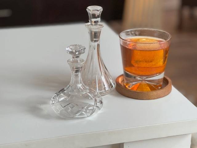 Stunning pair of Mini Lead Crystal Decanters *NO RESERVE*