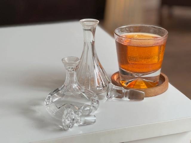 Stunning pair of Mini Lead Crystal Decanters *NO RESERVE*