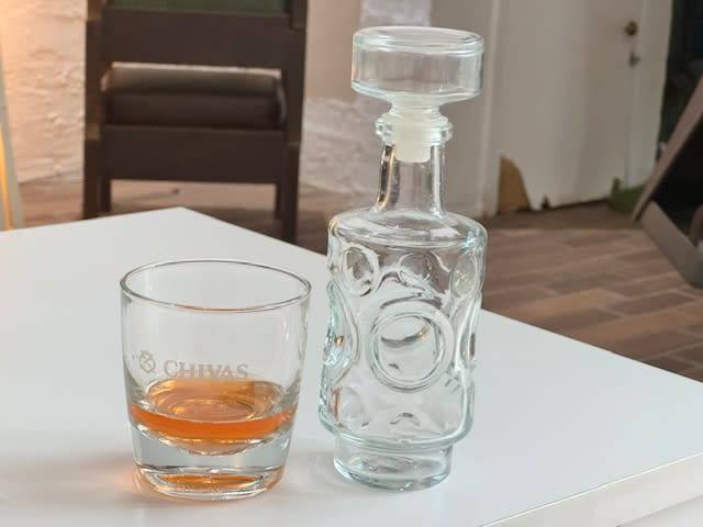 Round Glass Decanter with Patterns *NO RESERVE*
