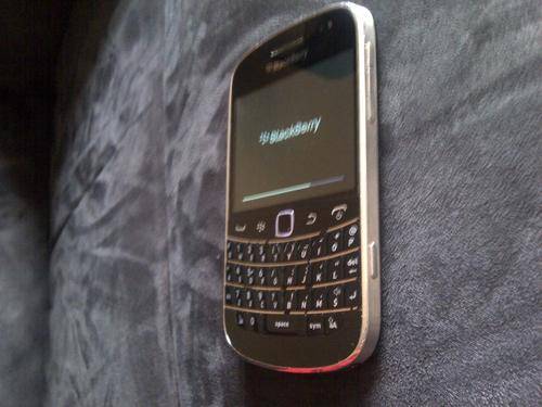 BLACKBERRY BOLD 9900 TOUCH AND TYPE GOOD CONDITION!!!