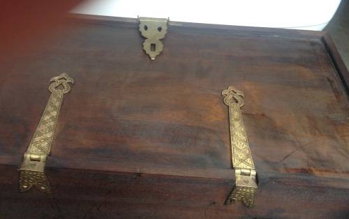 STUNNING WOOD AND BRASS KIST BOUGHT IN KENYA  ABOUT 30 YEARS AGO.