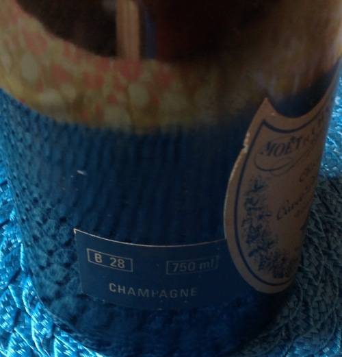 MOËT ET CHANDON CUVÉE 1976 CHAMPAGNE SEE PICS . COLLECTION OR COURIOR ONLY.