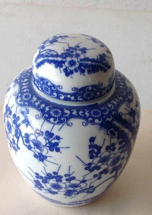 STUNNING BLUE AND WHITE GINGER JAR. 13CMS .NO MARKINGS . POST R65. GOOD CONDITION. WE COMBINE ITEMS.