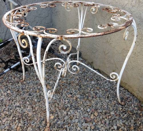 DISTRESSED ROUND WROUGHT IRON  NEEDS TLC AND GLASS TOP.