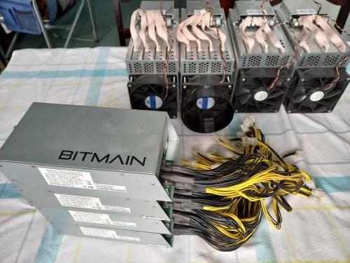 4x Antminers and power supply units