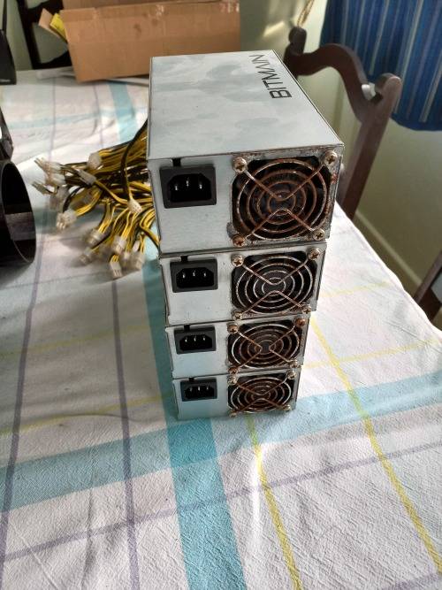 4x Antminers and power supply units