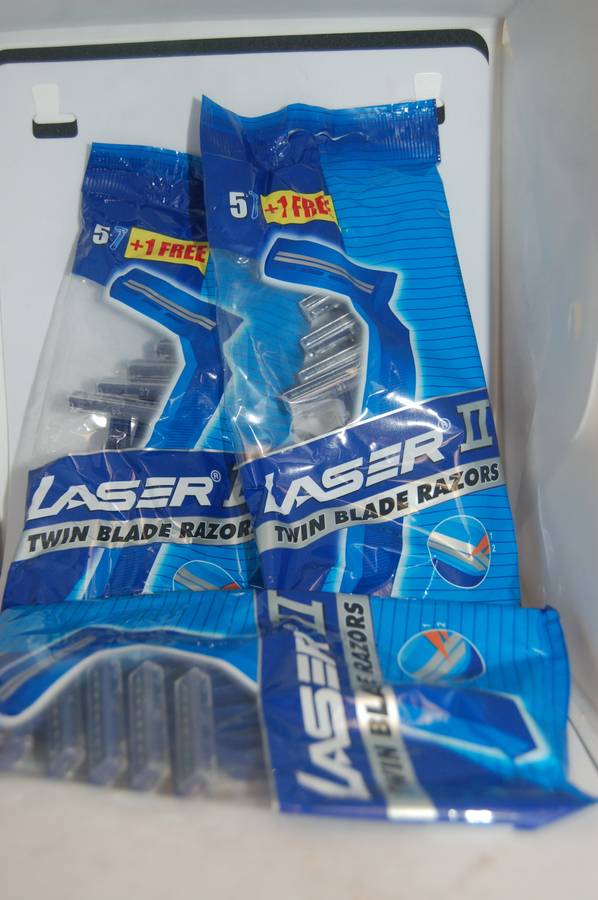 LAZER 2 TWIN BLADE RAZOR (6 RAZORS IN THE PACK)