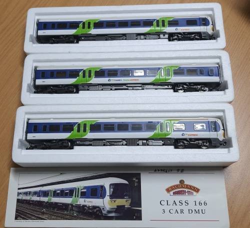 Bachmann OO scale 3 car DMU