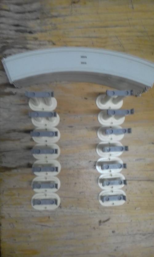 Lima inclined pylons with track base