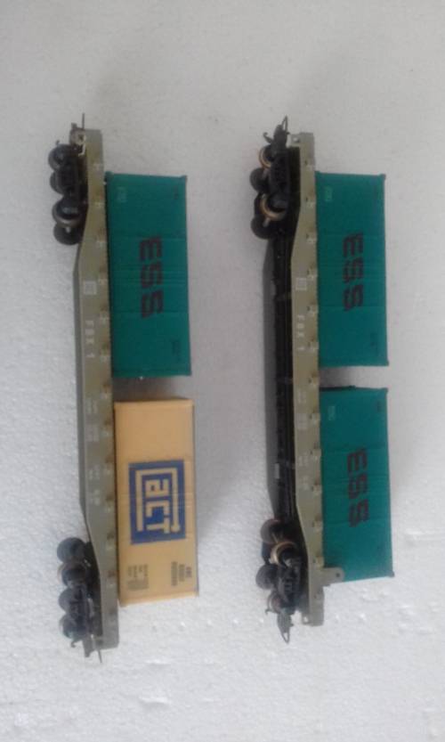2x Lima container wagons