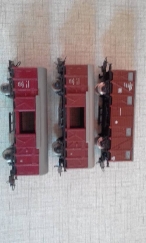 3 Lima 2 axle box cars