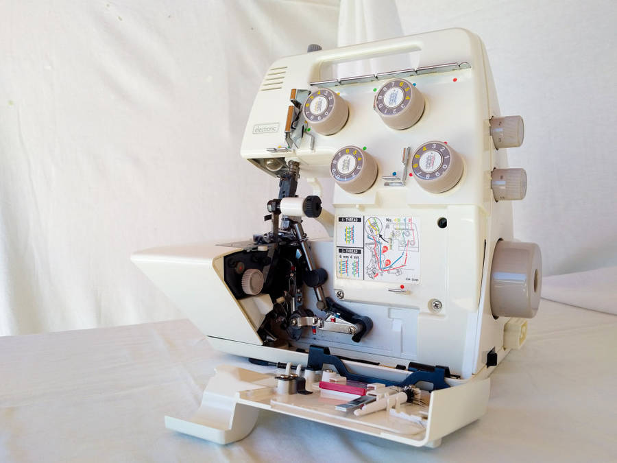 Beautiful Bernina Bernette Overlocker MO-334DS E
