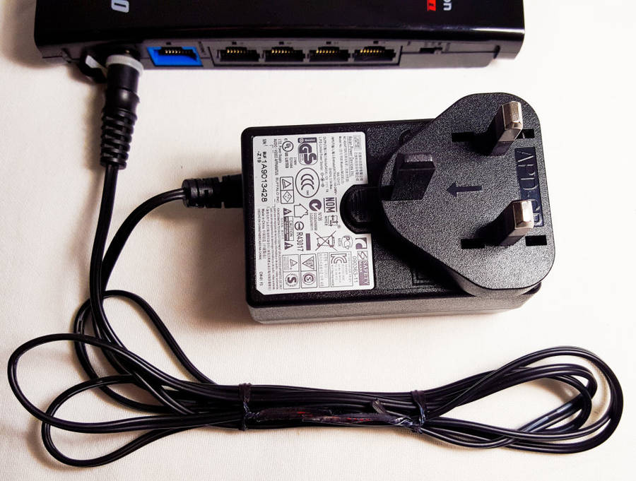 Buffalo WHR-G300N V2 AirStation Nfiniti Wireless-N Router and Access Point