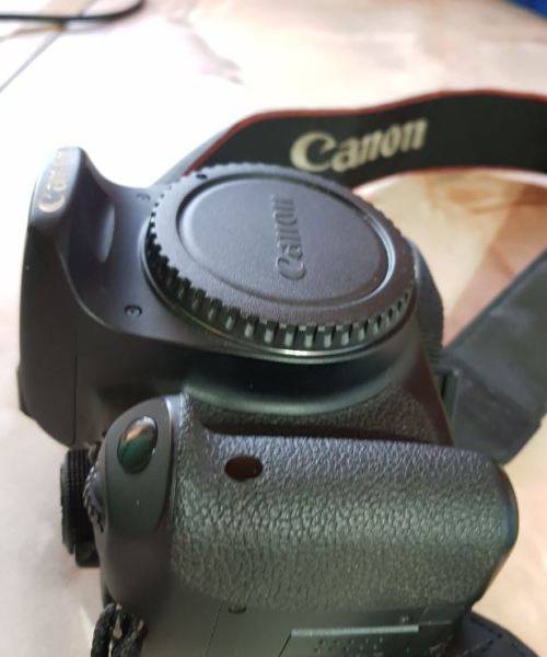 canon eos 700d 18 mega pixel camera good condition - great camera - 5 photos per second