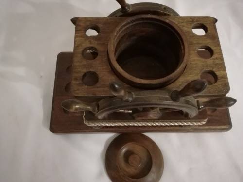 Vintage pipes and tobacco stand.