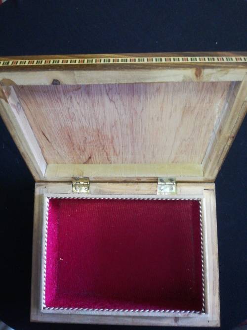 Beautiful JEWELLERY CASE. Marked IRAQ.