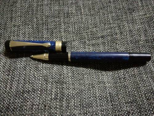 VINTAGE ballpoint and fountain pen set.