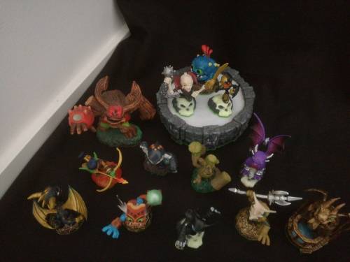 COLLECTABLE 14 pieces ACTIVISION COLLECTION.