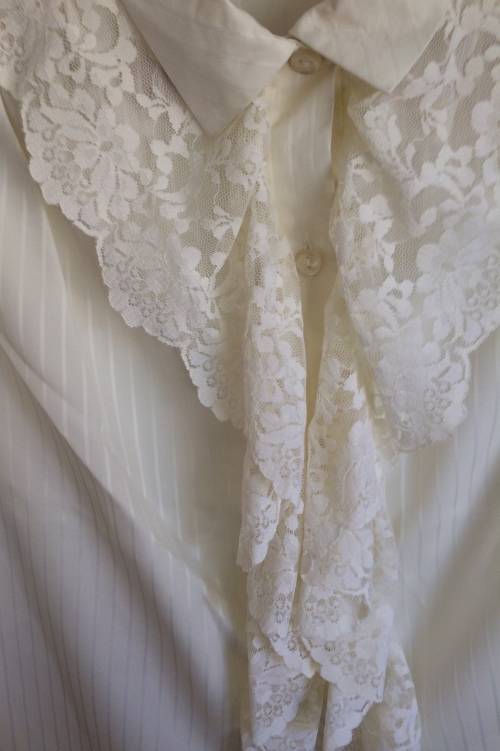**SALE !!**VINTAGE SAUCI KATS LACE SHIRT - SIZE 12