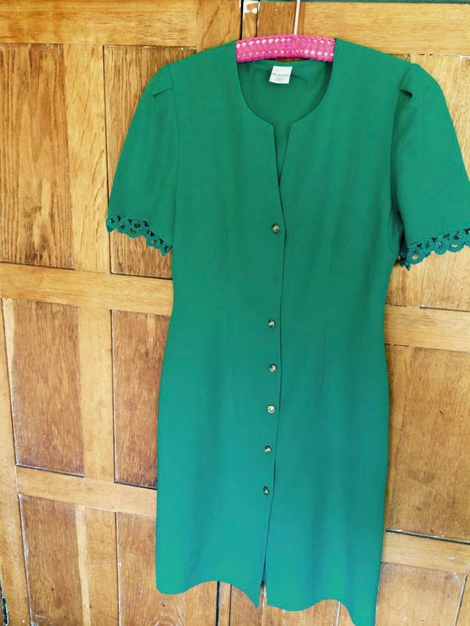 **SALE !! **   VINTAGE WOOLWORTHS FITTED GREEN DRESS  - SIZE 8
