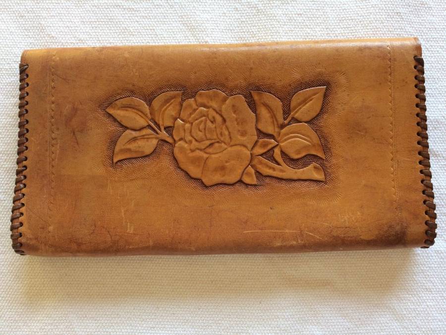 VINTAGE GENUINE LEATHER EMBOSSED CLUTCH ENVELOPE STYLED BAG