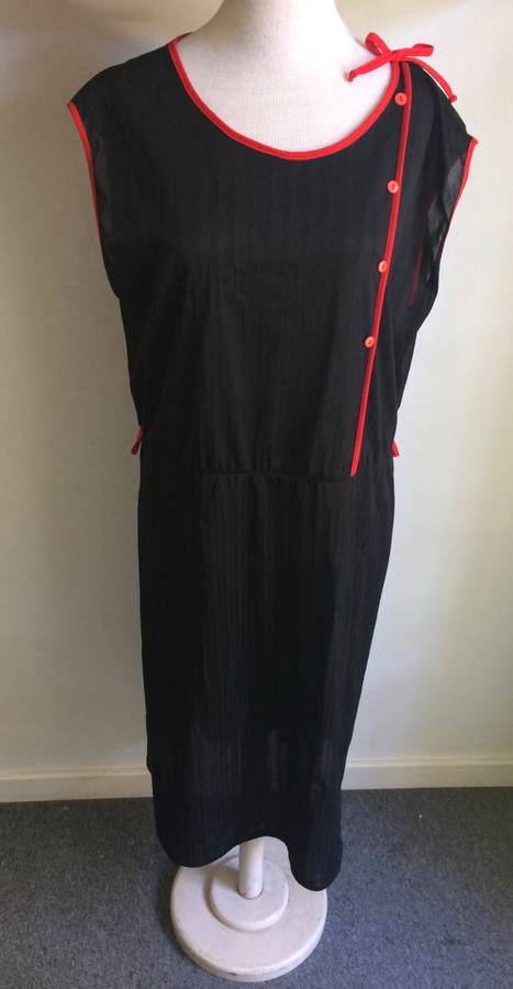 *** april end of summer sale ***   BLACk AND RED DAY DRESS - SIZE 20