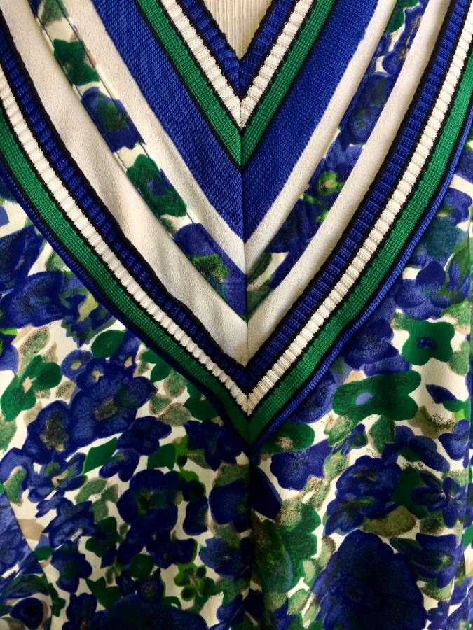 ##SALE## VINTAGE SUMMER BLOUSE VNECK TOP RUTH REED   - SIZE 12  94 CM BUST